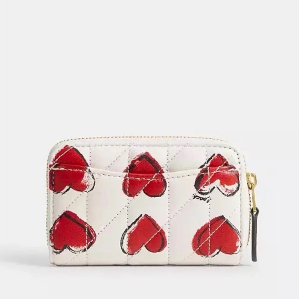 Coach Essential Small Zip Around Card Case With Quilting And Heart Print new